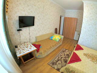 Гостевой дом Олимпийский Кабардинка Трехместный номер с собственной ванной комнатой-7